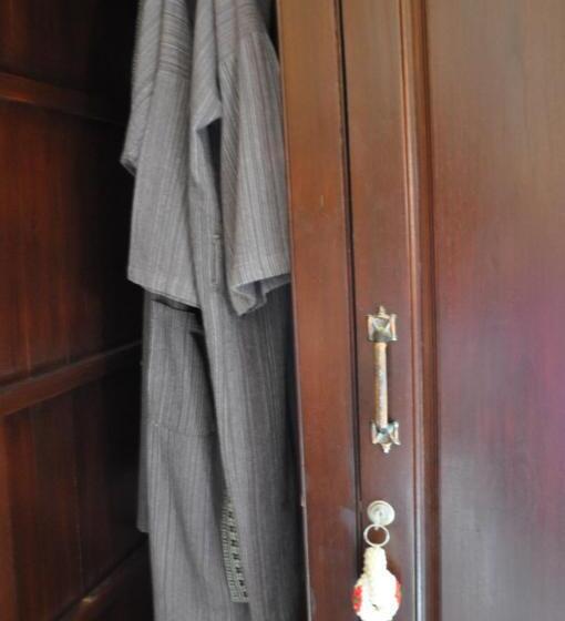 חדר דלוקס, Ruean Thai