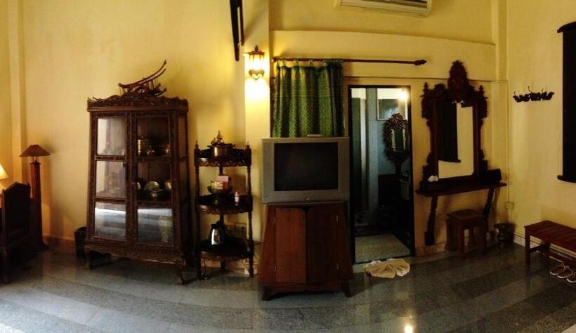 חדר דלוקס, Ruean Thai