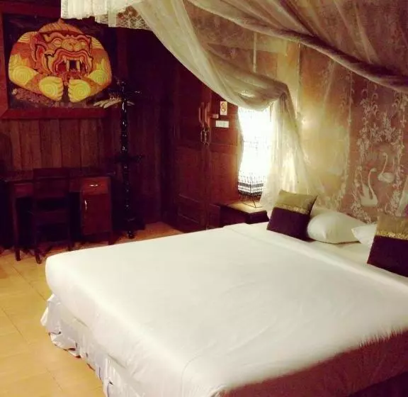 Quarto Familiar, Ruean Thai