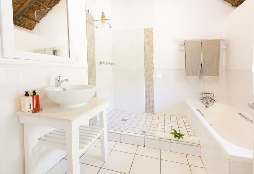 Номер Стандарт Трехместный, Sandals Guest House