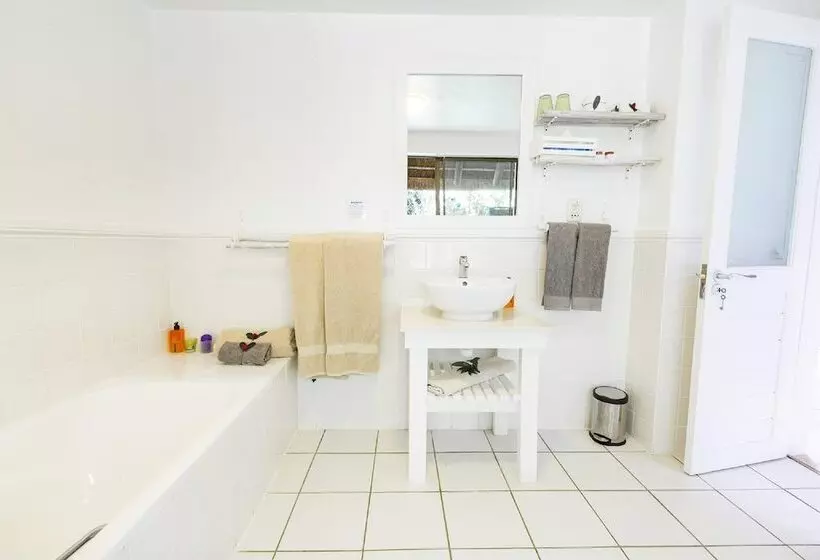 Perhehuone, Sandals Guest House