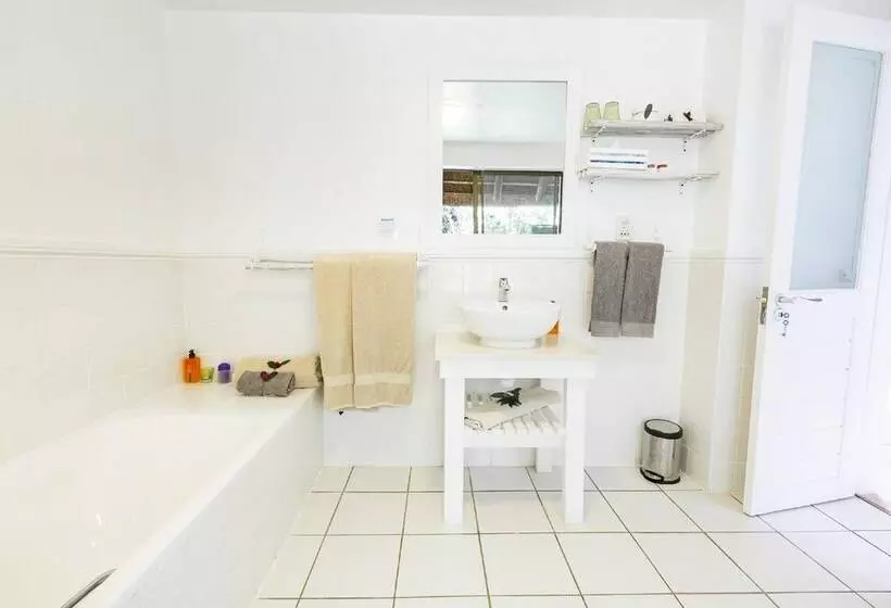 Perhehuone, Sandals Guest House