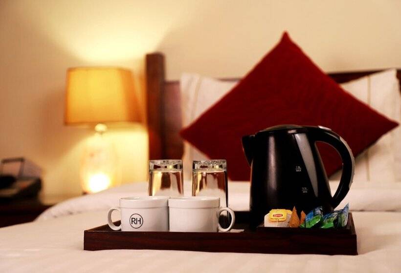 اتاق اکونومی, The Residency