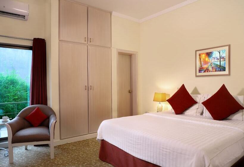 اتاق لوکس, The Residency