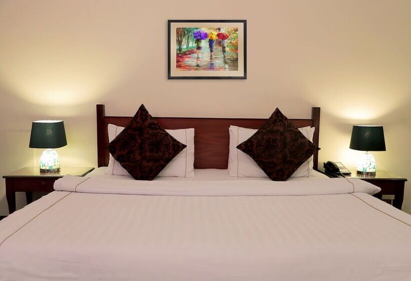 اتاق لوکس, The Residency