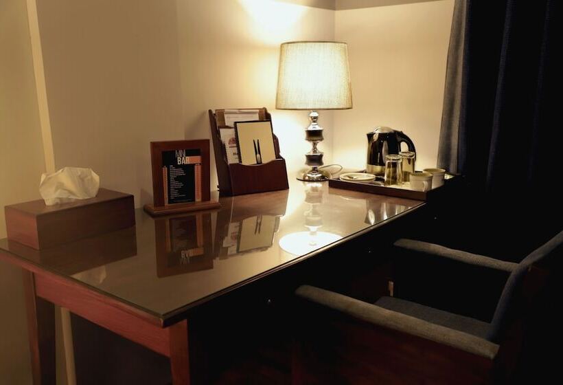 اتاق سوپریور, The Residency