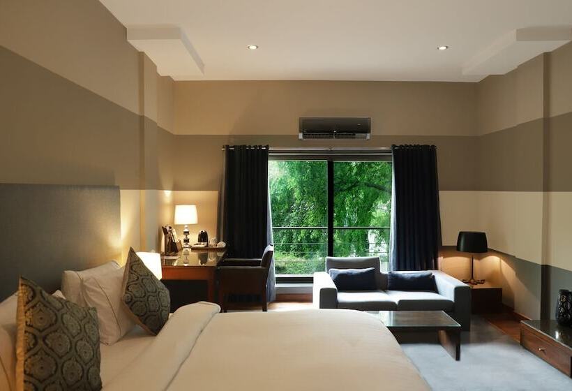 اتاق سوپریور, The Residency