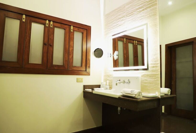 اتاق سوپریور, The Residency