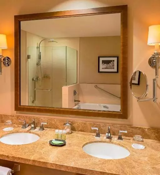 سوییت با چشم‌انداز کوه, The Westin Riverfront Resort & Spa, Avon, Vail Valley