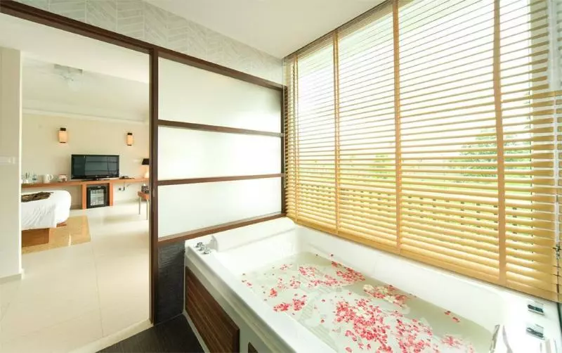 اتاق لوکس با چشمانداز باغ, Kc Resort & Over Water Villas