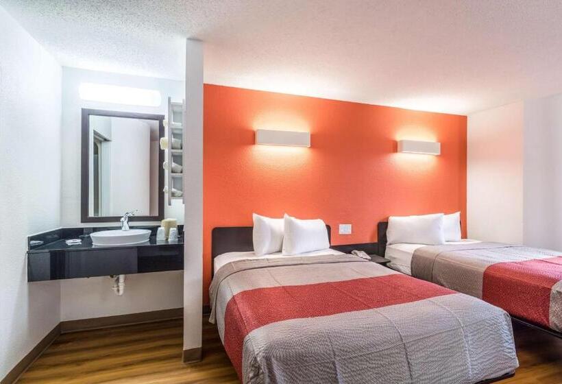 四人标准间, Motel 6 Harvey, Il