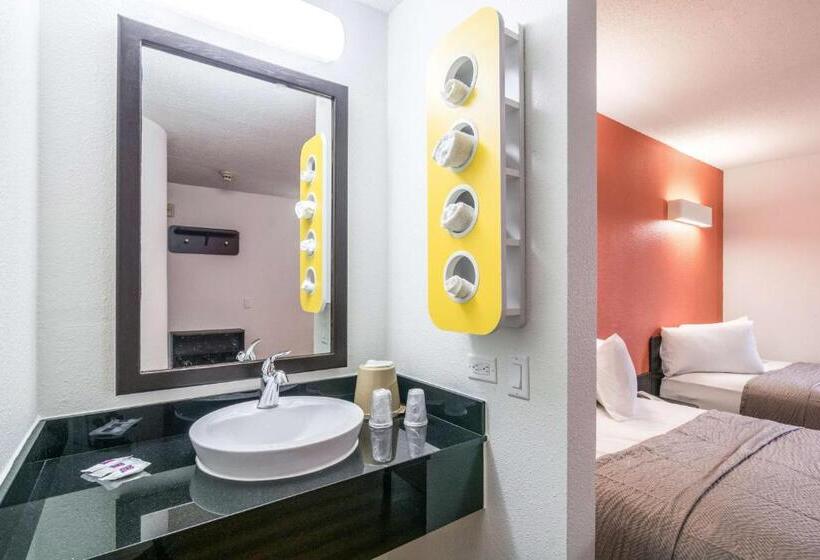 四人标准间, Motel 6 Harvey, Il