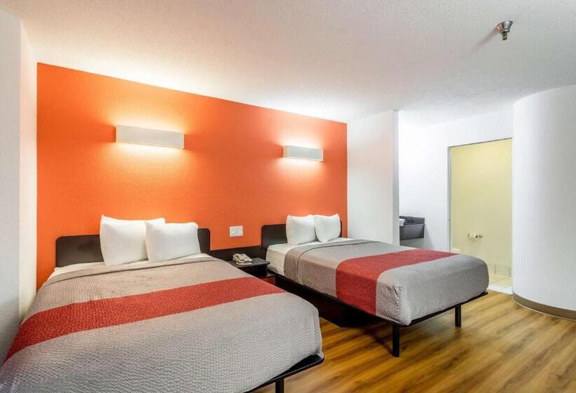 四人标准间, Motel 6 Harvey, Il