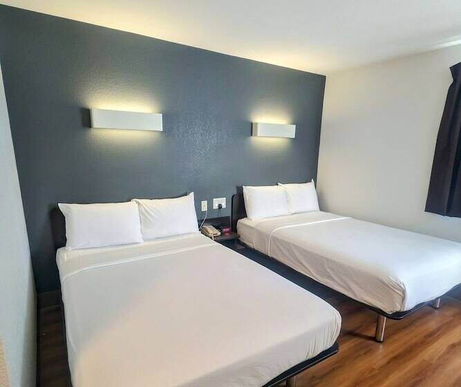 스탠다드 룸 더블 침대 2개, Econo Lodge