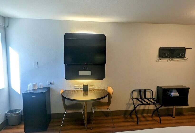 스탠다드 룸 더블 침대 2개, Econo Lodge
