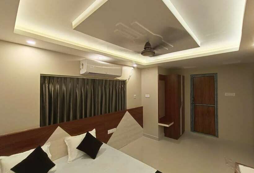 Номер Стандарт Вид на Город, Goroomgo Marine Blue Swimming Pool Digha
