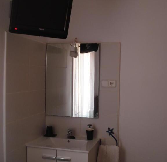 标准单人间共用浴室, Hostal Margarita