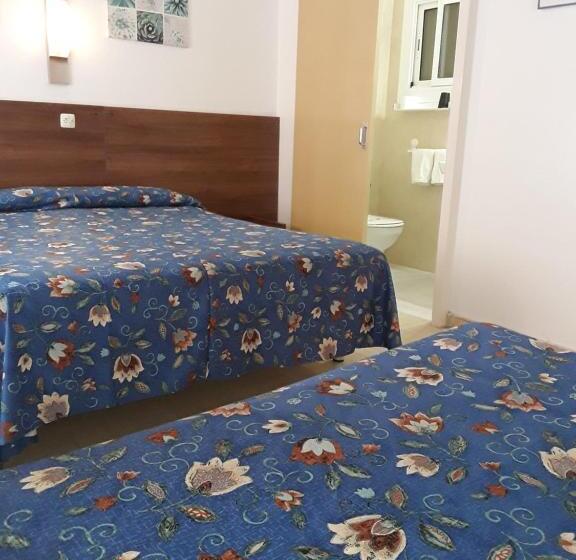 标准三人间, Hostal Margarita