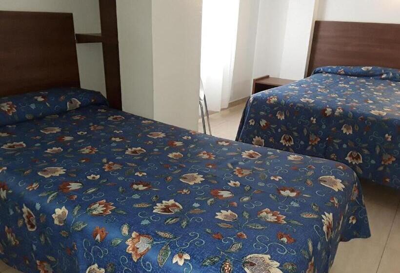 标准三人间, Hostal Margarita