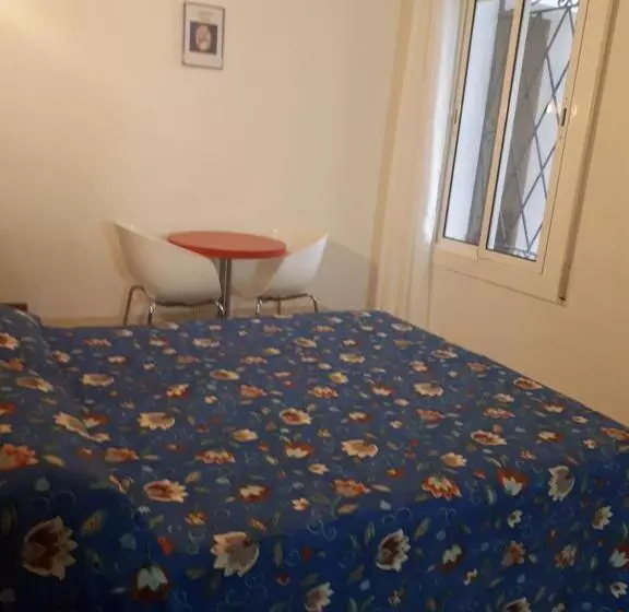 اتاق اکونومی, Hostal Margarita