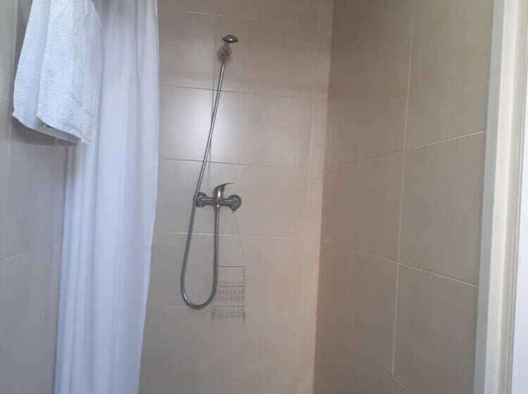 标准三人间, Hostal Margarita