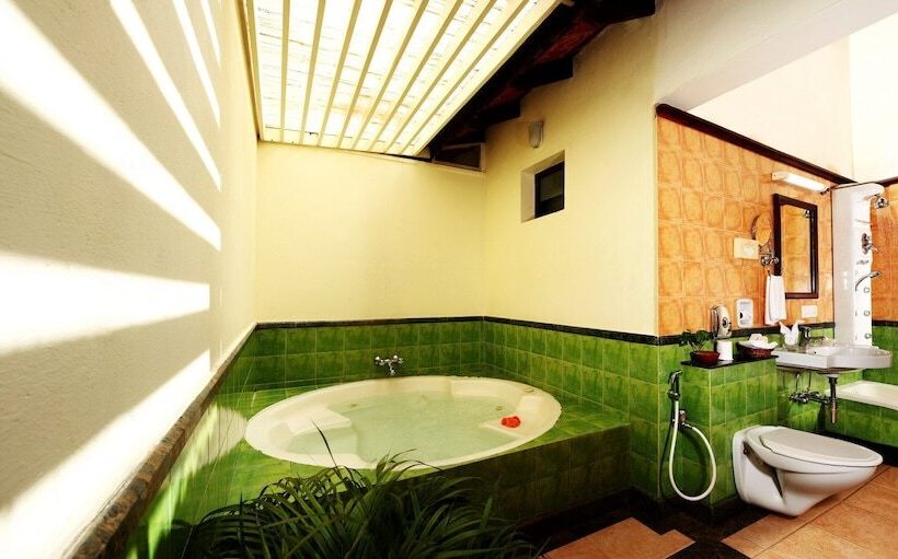 منزل غرفة نوم واحدة, Abad Whispering Palms