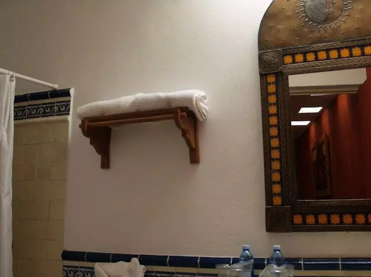 سوییت جونیور, Ana Catalina & Suites