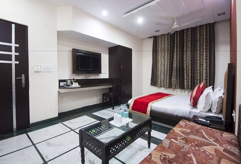 Номер Deluxe, Apra Inn