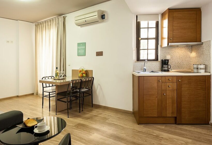 شقة غرفة نوم واحدة مزودة بشُرفة, Elina Hotel Apartments