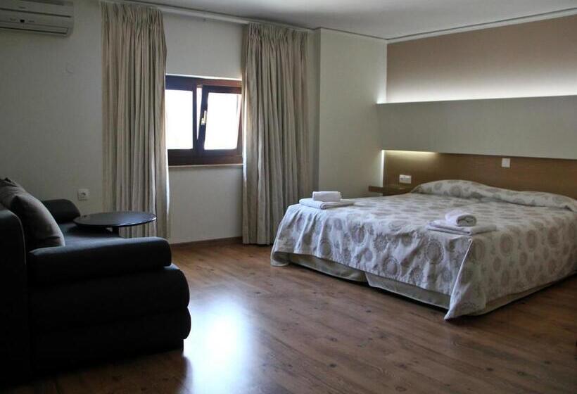 이코노미 스튜디오, Elina Hotel Apartments