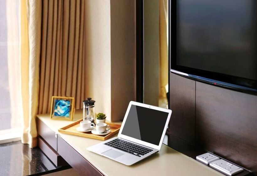 اتاق سوپریور سه تخته, Harbour Plaza 8 Degrees