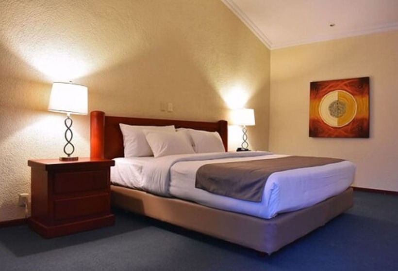 سوییت, La Posada Hotel Y Suites