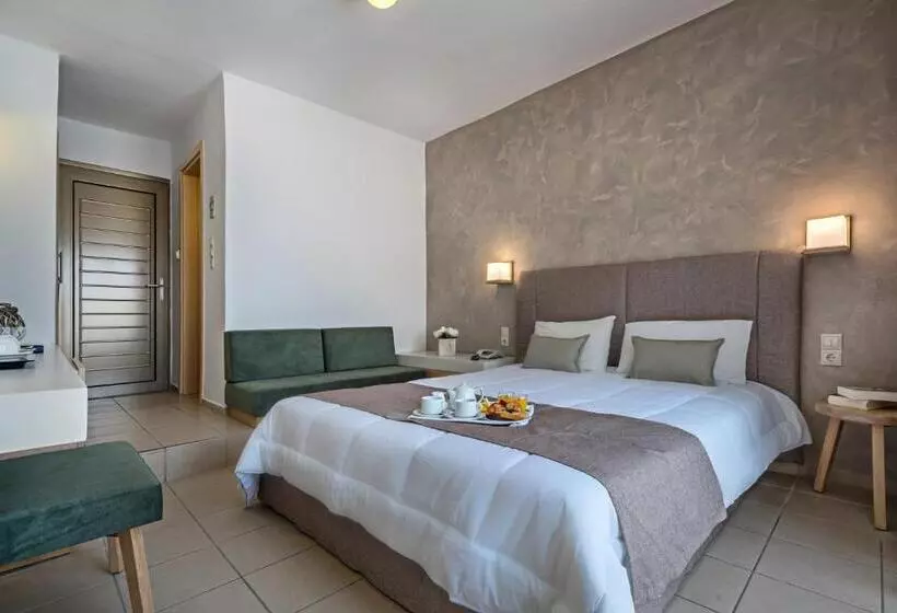 Chambre Familiale, Nefeli