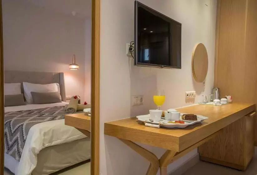 Chambre Familiale, Nefeli