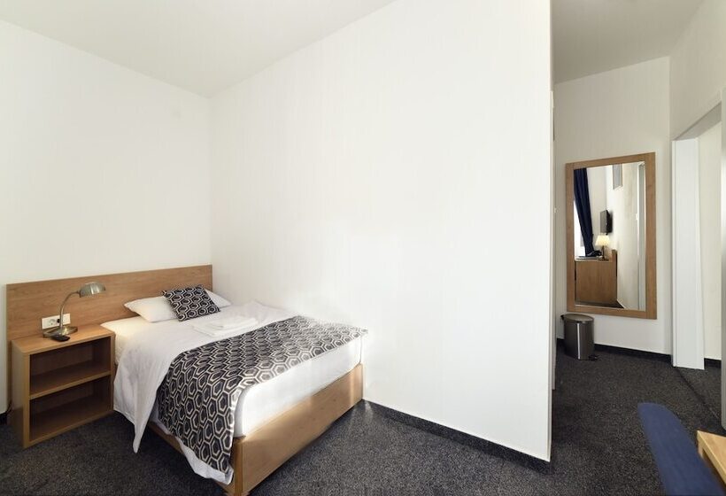 غرفة قياسية فردية, Orient Zagreb