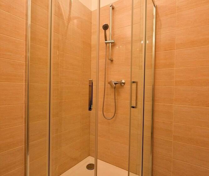 غرفة قياسية, Orient Zagreb