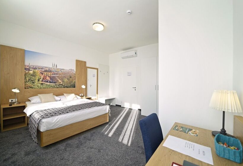 غرفة قياسية, Orient Zagreb