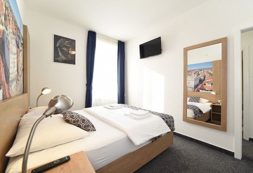 غرفة قياسية ثلاثية, Orient Zagreb