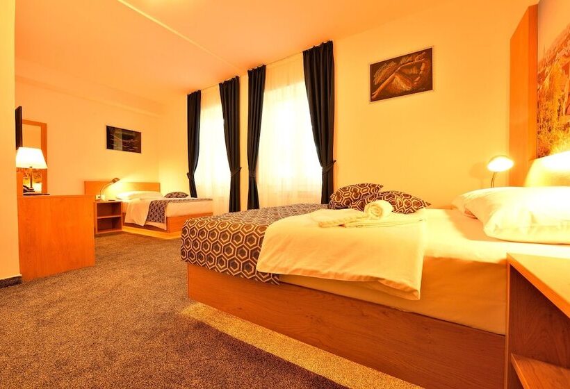 غرفة قياسية ثلاثية, Orient Zagreb