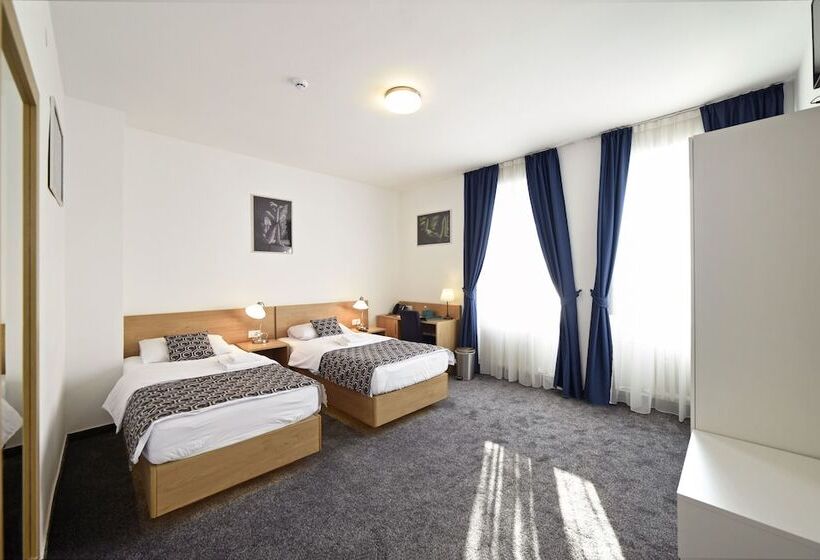 غرفة قياسية, Orient Zagreb