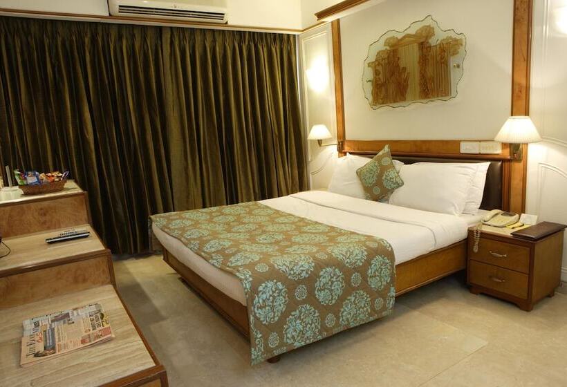 اتاق لوکس, Regal Enclave