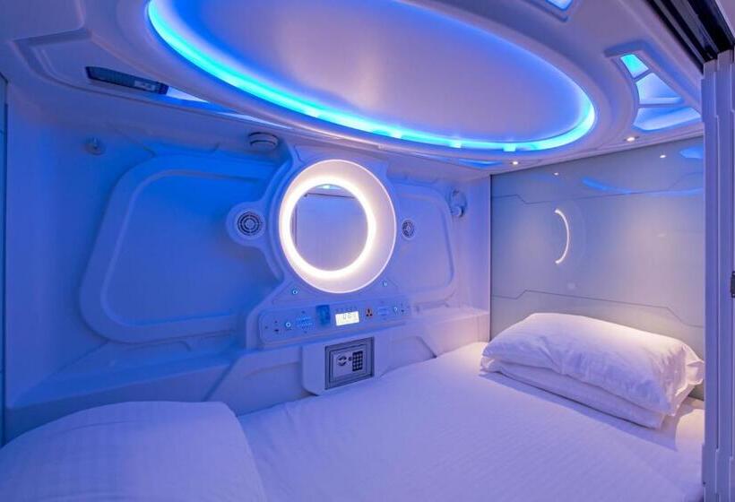 تختخواب در اتاق مشترک, Regal Enclave