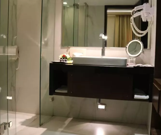 デラックススイート, Royal Orchid Golden Suites Pune
