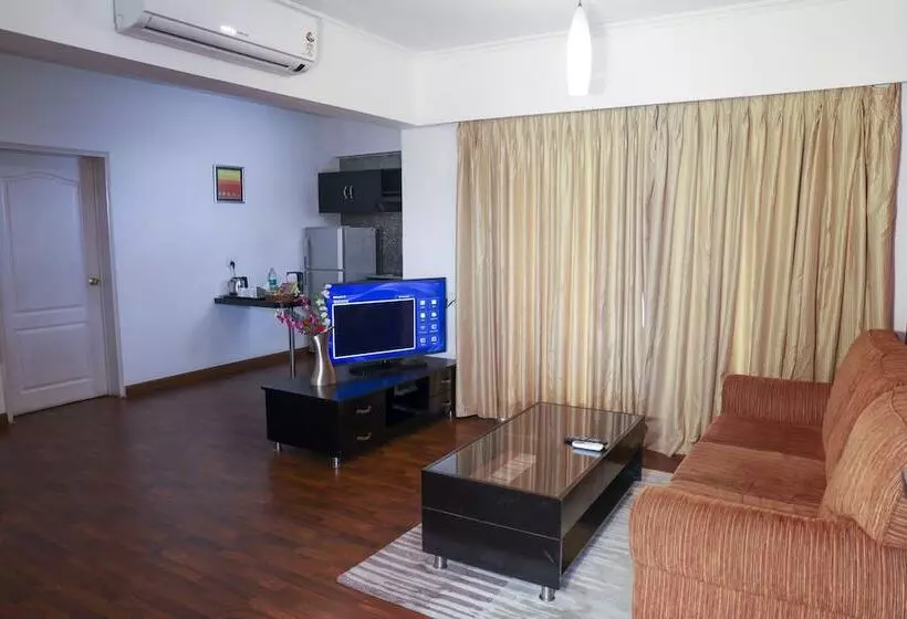 デラックススイート, Royal Orchid Golden Suites Pune
