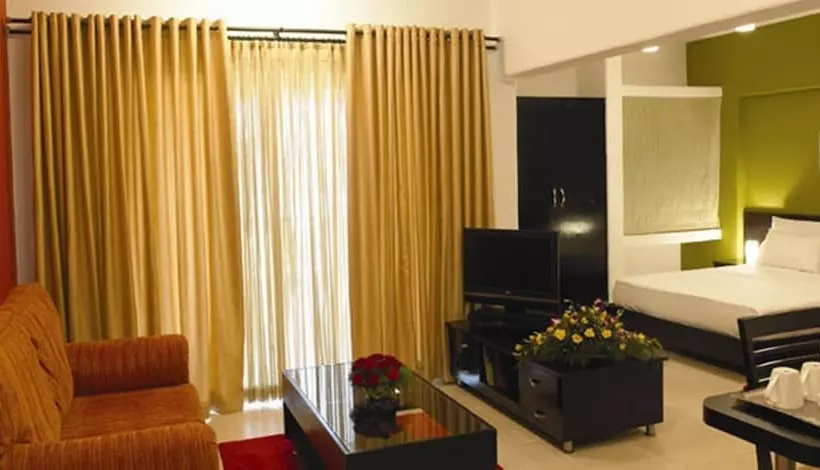 デラックススイート, Royal Orchid Golden Suites Pune