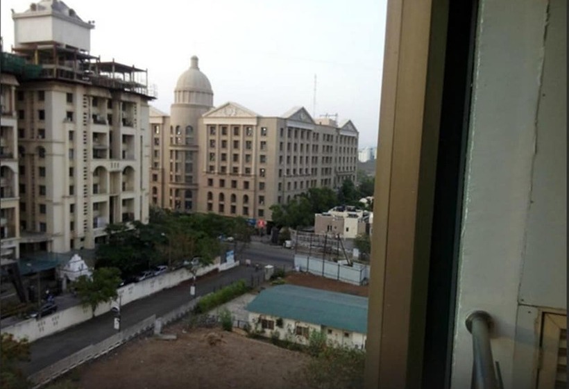 Люкс Повышенной Комфортности, Royal Orchid Golden Suites Pune