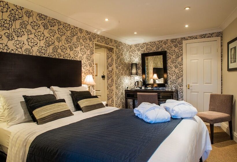 غرفة تنفيذية, The Bear, Cowbridge