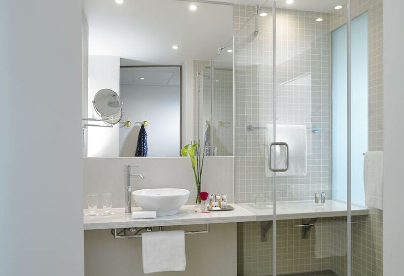 اتاق اجرایی, The Gibson