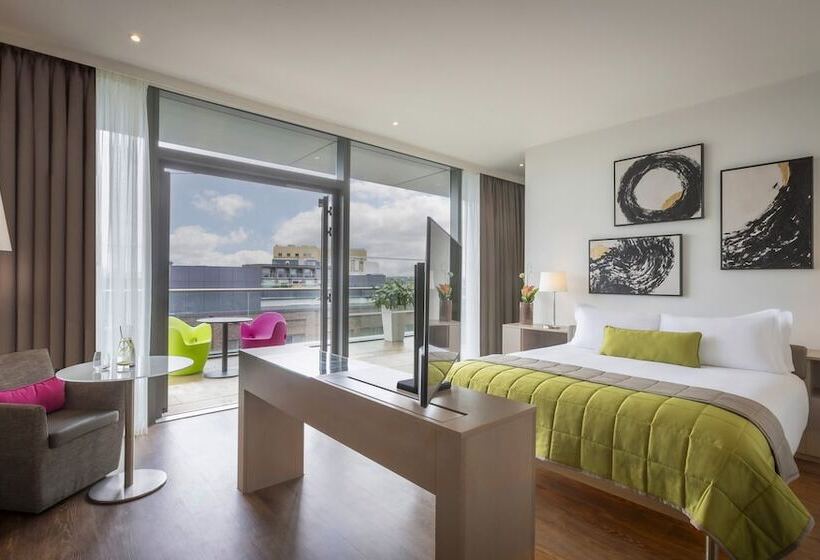 اتاق اجرایی, The Gibson