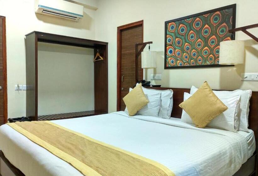 디럭스 룸, Tripli Hotels Shambhu Villas